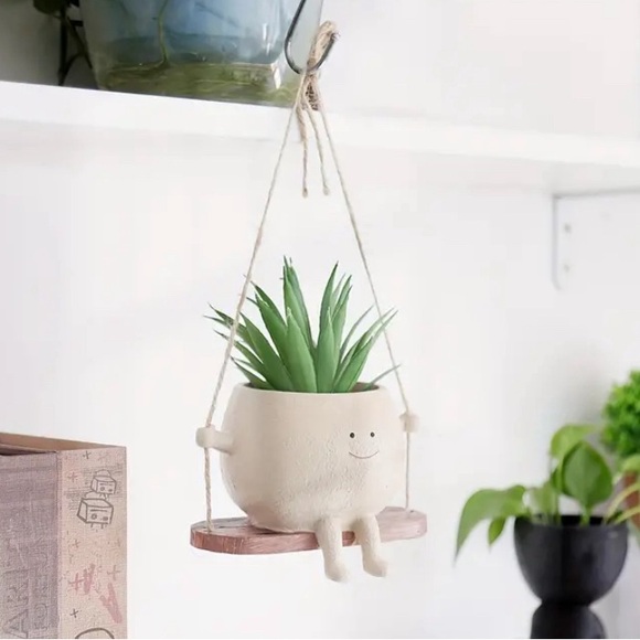 Hanging smiley face on swing pot head planter - Picture 2 of 3